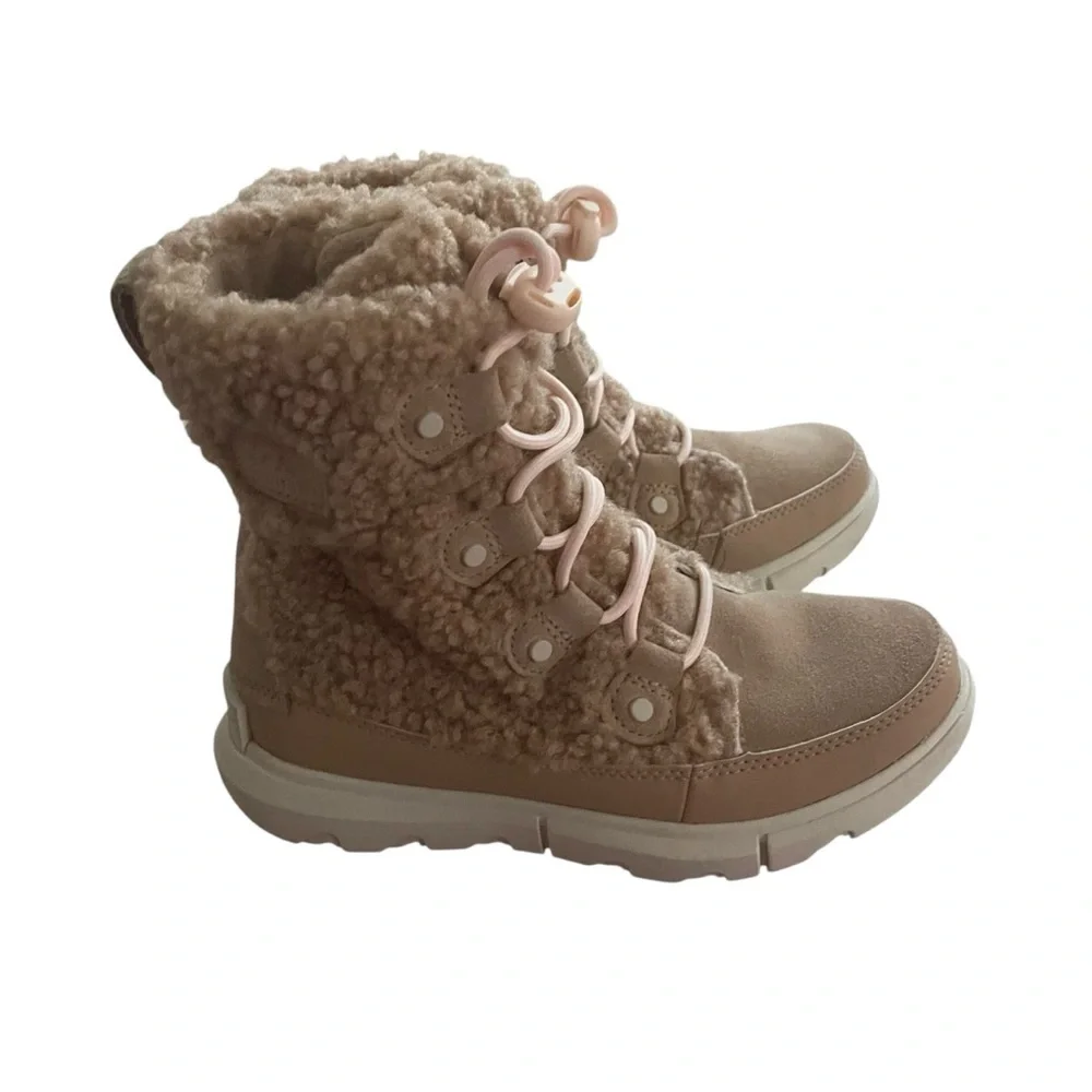 NWT Sorel Faux Fur Lined Boots Girls Size 3 and 4